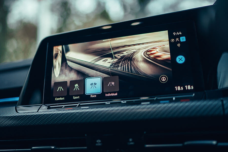 福斯上一代Golf R是八面玲瓏人人滿意的全天候萬事通，那麼2021年新一代極致Golf在TG自製的綠色地獄又有何表現呢？