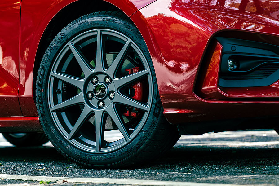 想要爬得更高、跑得更快更遠，你需要一副好眼睛以及出色足下功夫。