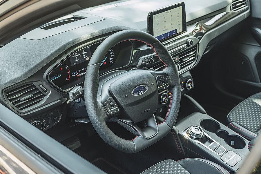 想要爬得更高、跑得更快更遠，你需要一副好眼睛以及出色足下功夫。