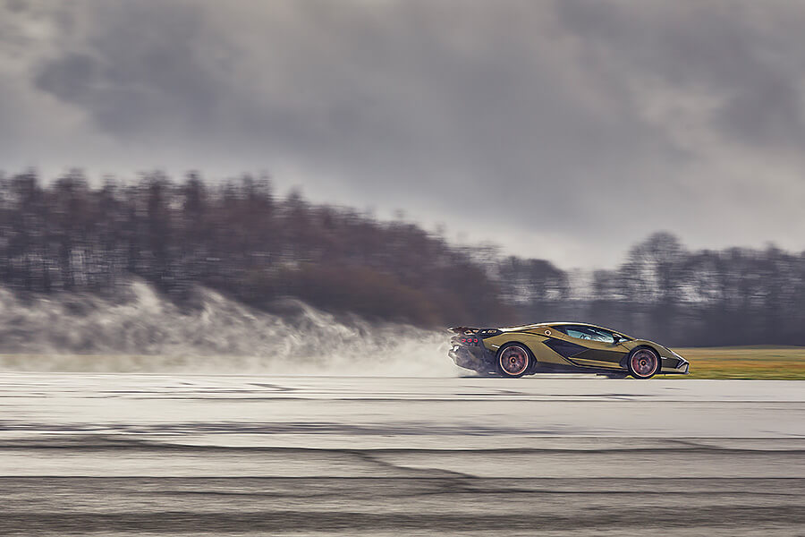 Sián包含了一些高明工程技術,明白了嗎。不過單憑科技難以令人雙眼為之一亮,脈搏為之加快,那麼就讓我們馬上啟動後燃器吧。