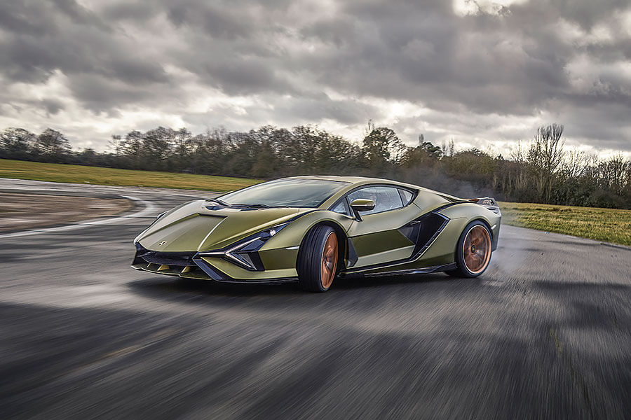 Sián包含了一些高明工程技術,明白了嗎。不過單憑科技難以令人雙眼為之一亮,脈搏為之加快,那麼就讓我們馬上啟動後燃器吧。