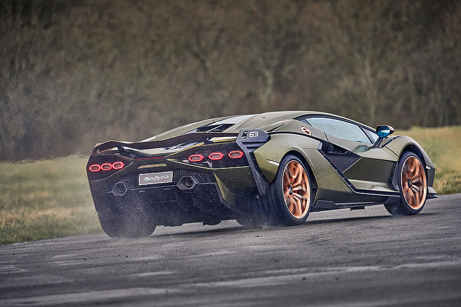 Sián包含了一些高明工程技術,明白了嗎。不過單憑科技難以令人雙眼為之一亮,脈搏為之加快,那麼就讓我們馬上啟動後燃器吧。