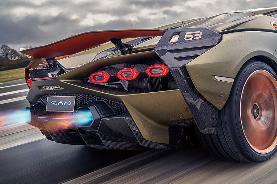 Sián包含了一些高明工程技術,明白了嗎。不過單憑科技難以令人雙眼為之一亮,脈搏為之加快,那麼就讓我們馬上啟動後燃器吧。