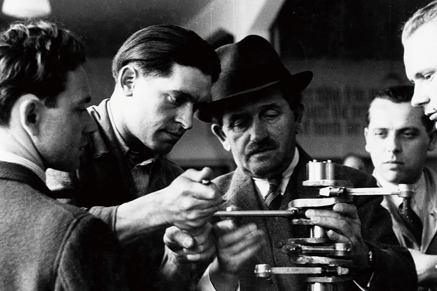 從最風光的傑作,至到最慘淡的低潮,這裡有齊你想知的一切,以及好些你不想知道的福斯逸聞趣事。