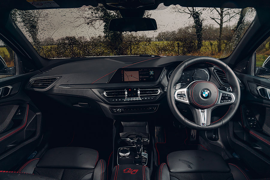 正當福斯在他們最拿手的車系上陰溝裏翻船,寶馬居然炮製出自己的Golf GTI,難道全能掀背跑車的江湖格局終於生變?