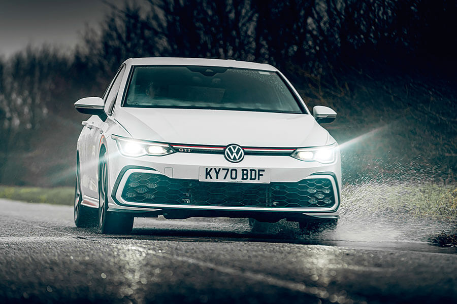 正當福斯在他們最拿手的車系上陰溝裏翻船,寶馬居然炮製出自己的Golf GTI,難道全能掀背跑車的江湖格局終於生變?