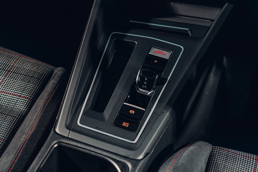 正當福斯在他們最拿手的車系上陰溝裏翻船,寶馬居然炮製出自己的Golf GTI,難道全能掀背跑車的江湖格局終於生變?