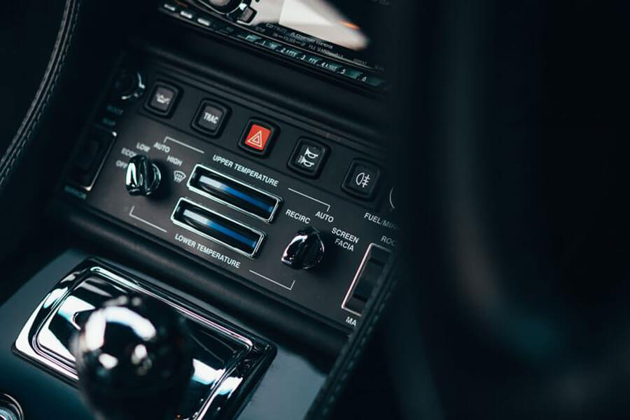 當賓利用四驅科技盛典取代移動行宮的年代。