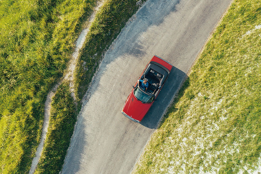 負擔不起清風迎面來的超跑嗎?沒什麼大不了,付出超跑價錢的五十分一其實也可以盡享開篷樂。