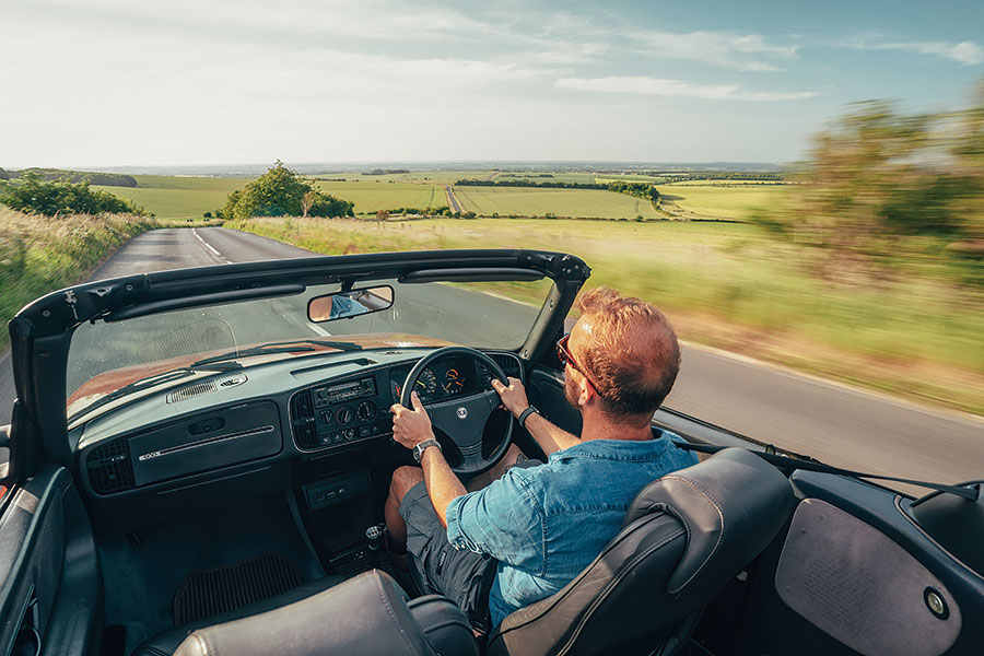 負擔不起清風迎面來的超跑嗎?沒什麼大不了,付出超跑價錢的五十分一其實也可以盡享開篷樂。