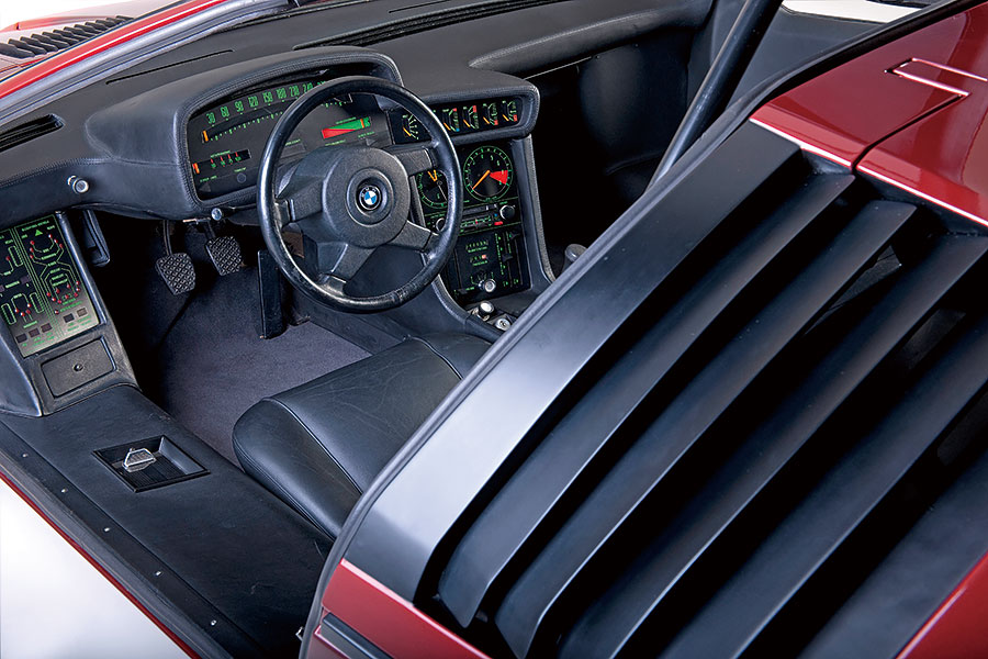 從最風光的傑作,到最慘淡的低潮,這裡備妥你想知的一切,以及好多你不曾知道的寶馬奇聞軼事。