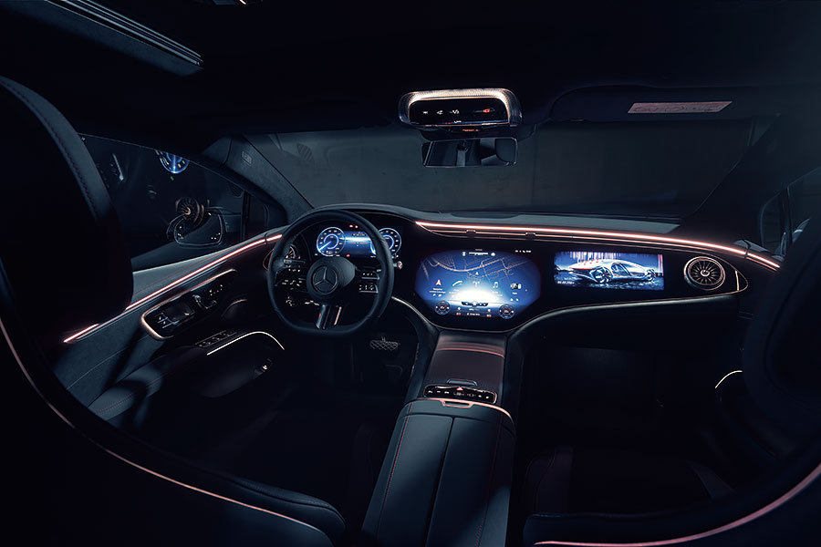 賓士為新型EQS真可謂出盡法寶,當中包括一個大似酒樓廚房水槽的螢幕……