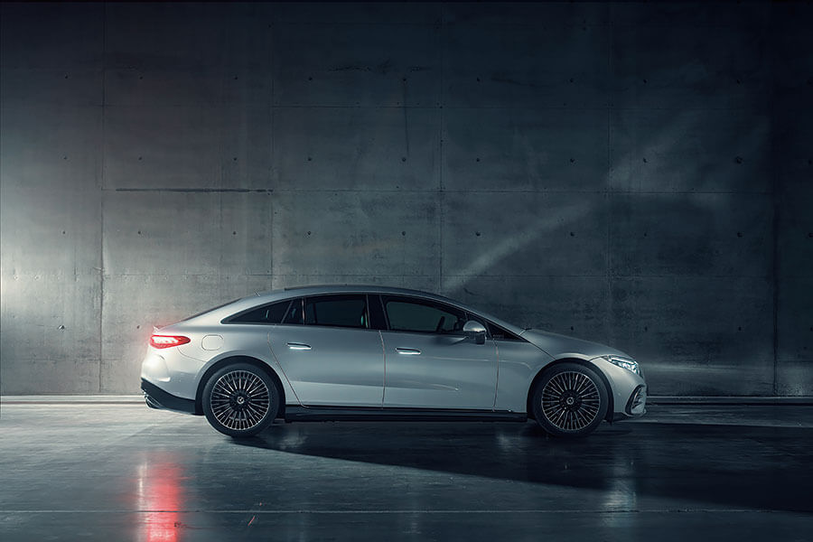 賓士為新型EQS真可謂出盡法寶,當中包括一個大似酒樓廚房水槽的螢幕……