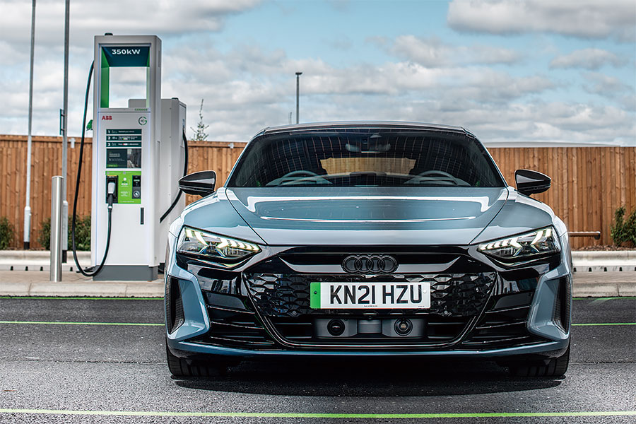 Polestar 2是樣樣皆能樣樣皆精的汽車,就算追逐夜空中的同名星宿也難不倒它。