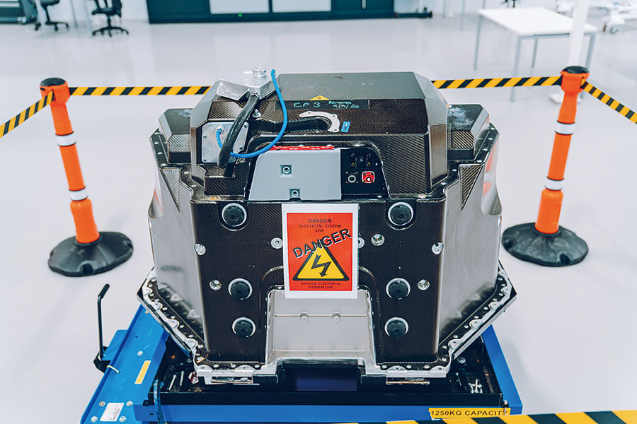 小菜一碟沒壓力啦。那麼先談重點吧,1,600hp的電動原型超跑,身手真的可以媲美蓮花一眾傳奇傑作嗎?