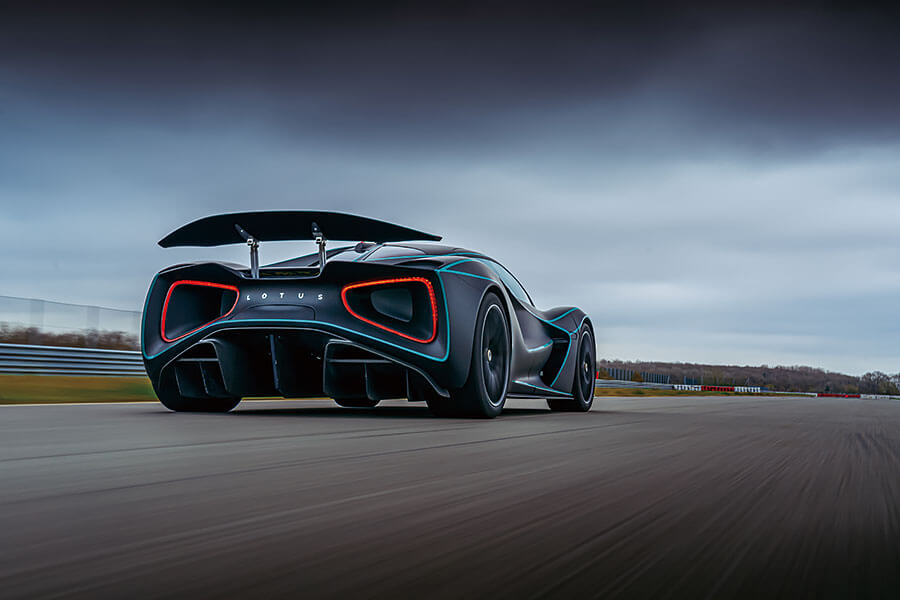 小菜一碟沒壓力啦。那麼先談重點吧,1,600hp的電動原型超跑,身手真的可以媲美蓮花一眾傳奇傑作嗎?