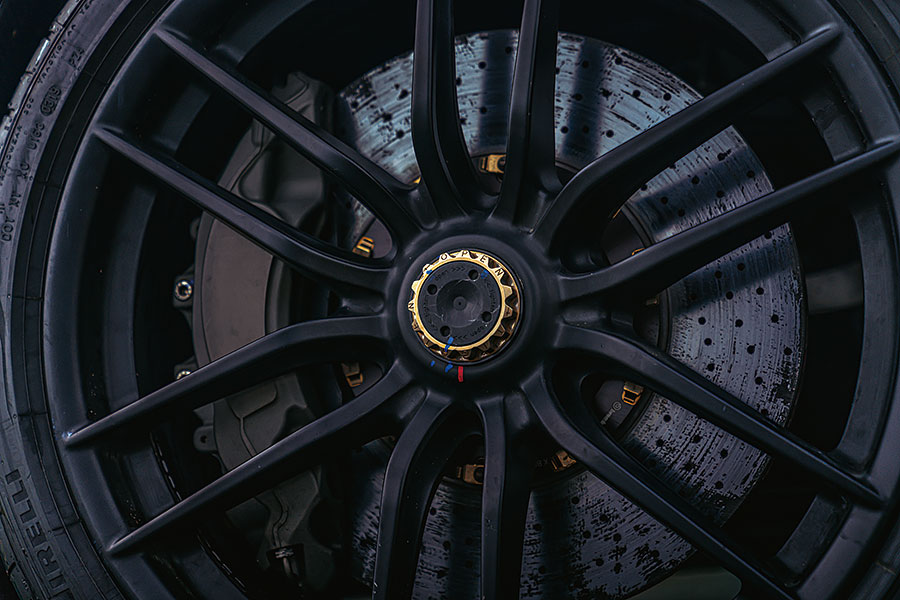 小菜一碟沒壓力啦。那麼先談重點吧,1,600hp的電動原型超跑,身手真的可以媲美蓮花一眾傳奇傑作嗎?