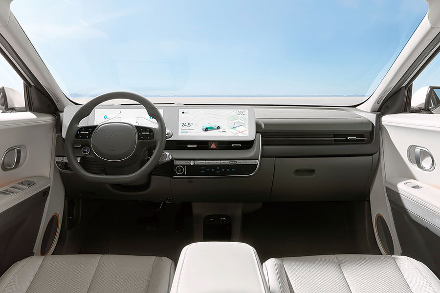 好像一件為了21世紀駕駛者而設計的機器,空間充裕,輕鬆怡人,尺寸恰到好處。