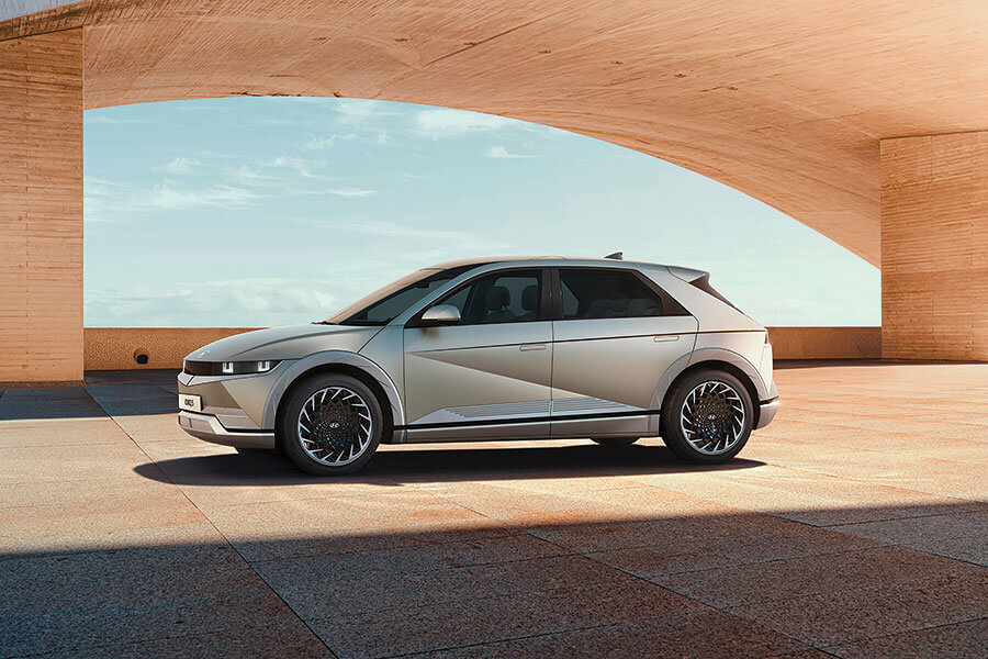 好像一件為了21世紀駕駛者而設計的機器,空間充裕,輕鬆怡人,尺寸恰到好處。