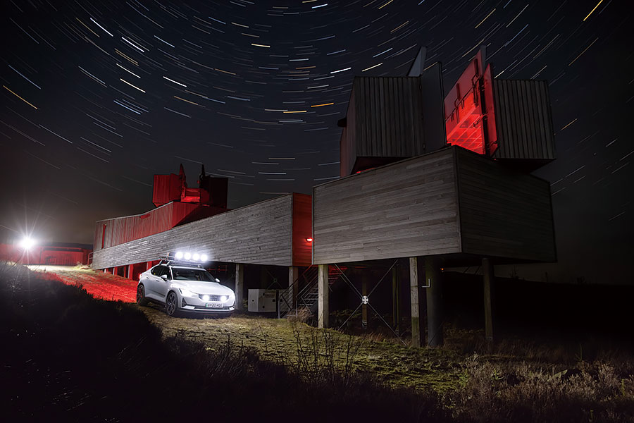 Polestar 2是樣樣皆能樣樣皆精的汽車,就算追逐夜空中的同名星宿也難不倒它。