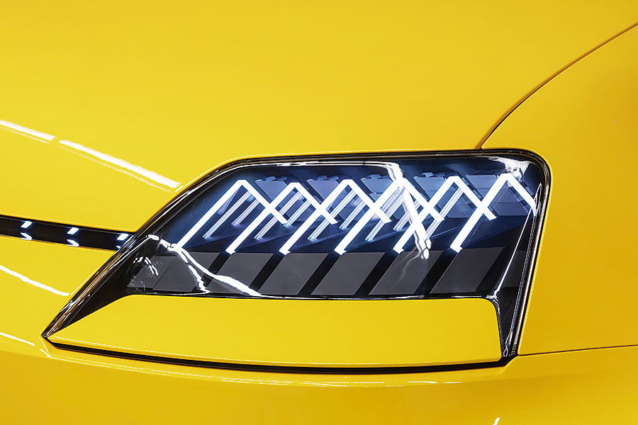 雷諾5號重出江湖,雖說尚處於概念車階段,但已夠我輩飄飄欲仙興奮莫名。那麼轉世再生的一代偶像有何值得期待之處呢?