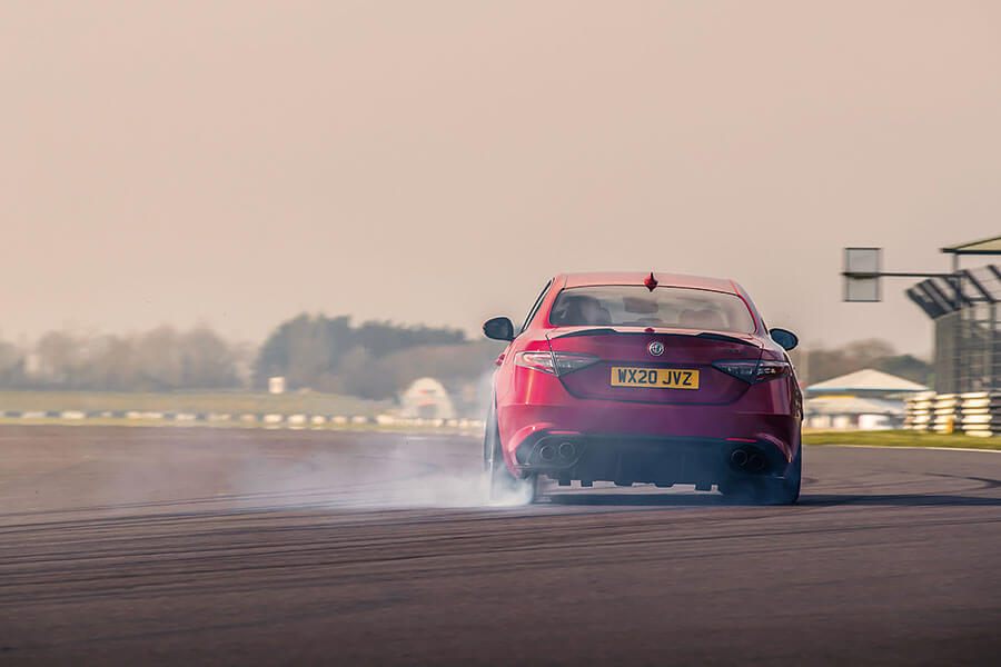 暫且擱下車頭不談，這場決鬥M3非勝不可，但愛快又豈會輕易拱手相讓。