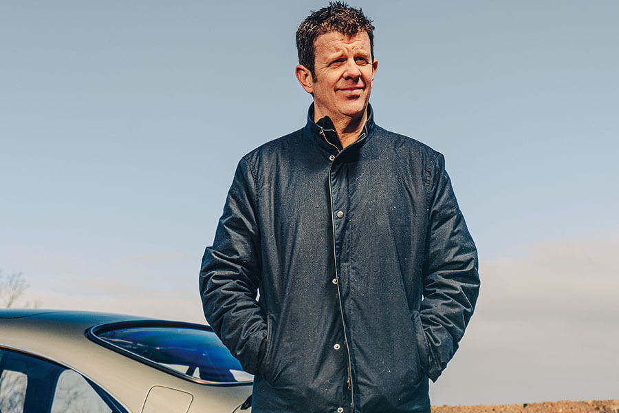 從馬丁飄移場面至到那一幕重機飛躍特技,再加龐德親身說法。