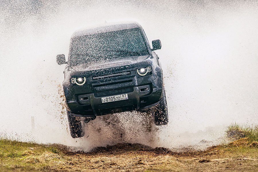 從馬丁飄移場面至到那一幕重機飛躍特技,再加龐德親身說法。