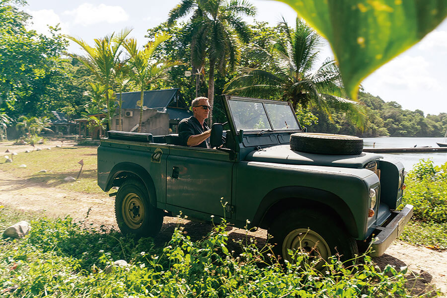 從馬丁飄移場面至到那一幕重機飛躍特技,再加龐德親身說法。