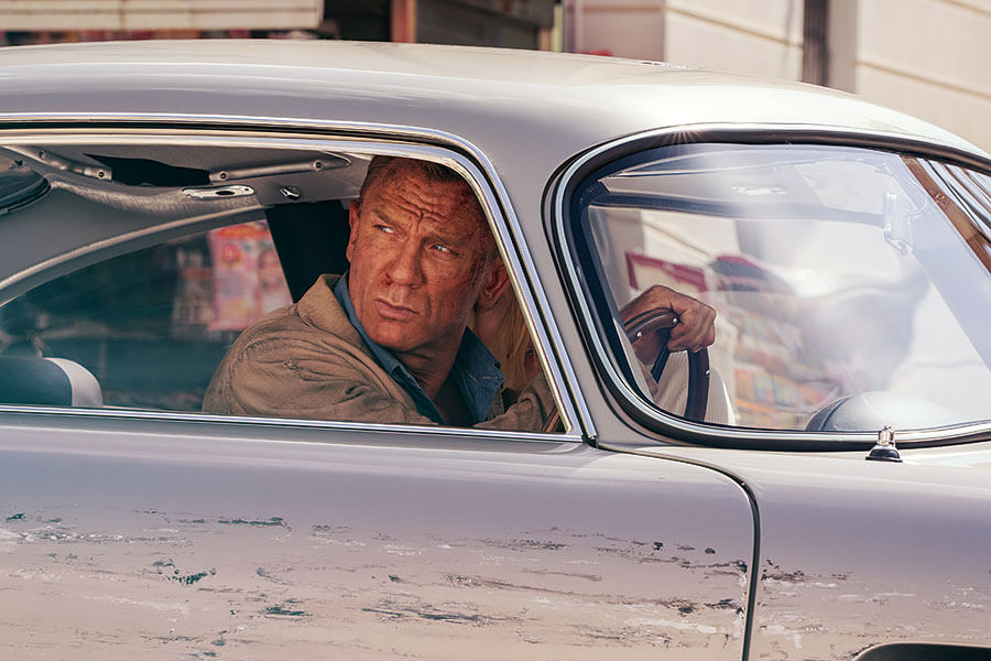 從馬丁飄移場面至到那一幕重機飛躍特技,再加龐德親身說法。