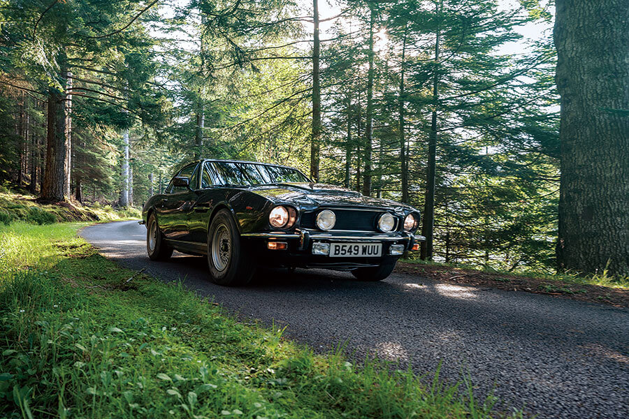 從馬丁飄移場面至到那一幕重機飛躍特技,再加龐德親身說法。