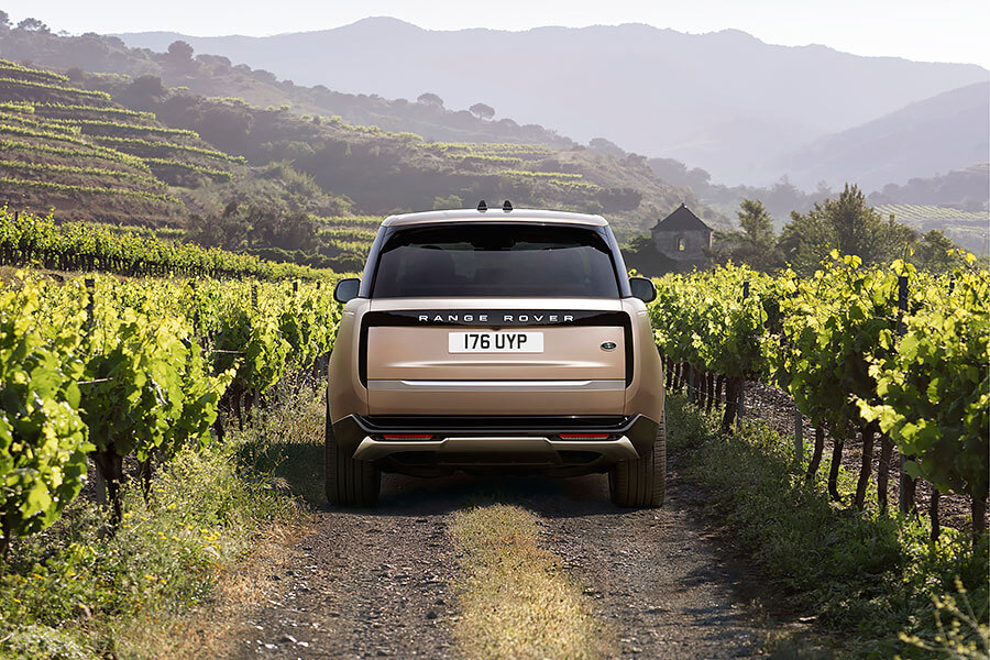 看起來五十年如一日?不,這可是一輛從頭到尾,由內而外百分之百全新的Range Rover。