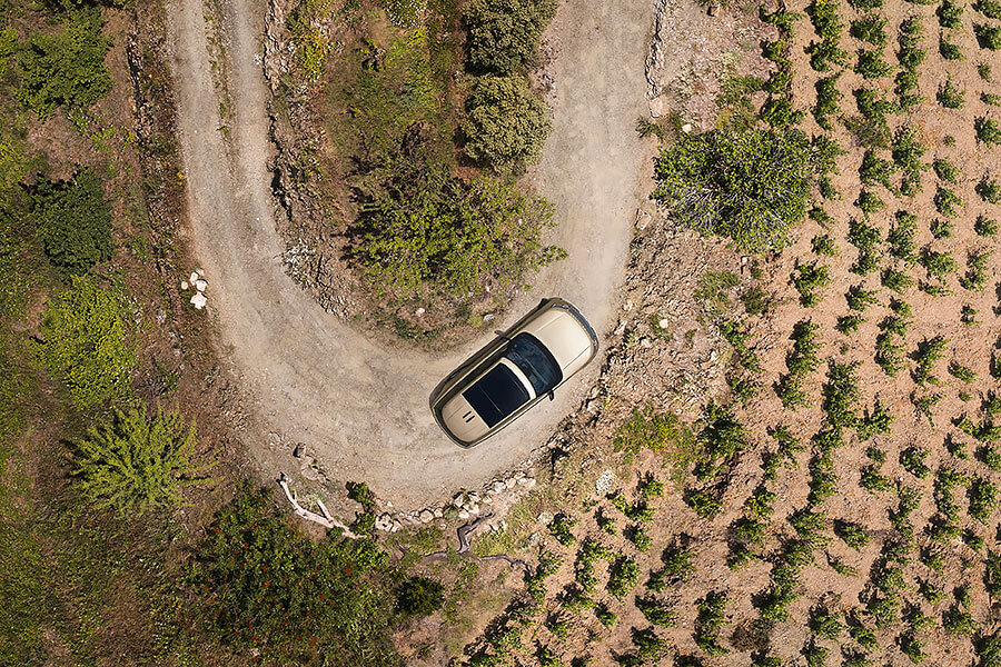 看起來五十年如一日?不,這可是一輛從頭到尾,由內而外百分之百全新的Range Rover。
