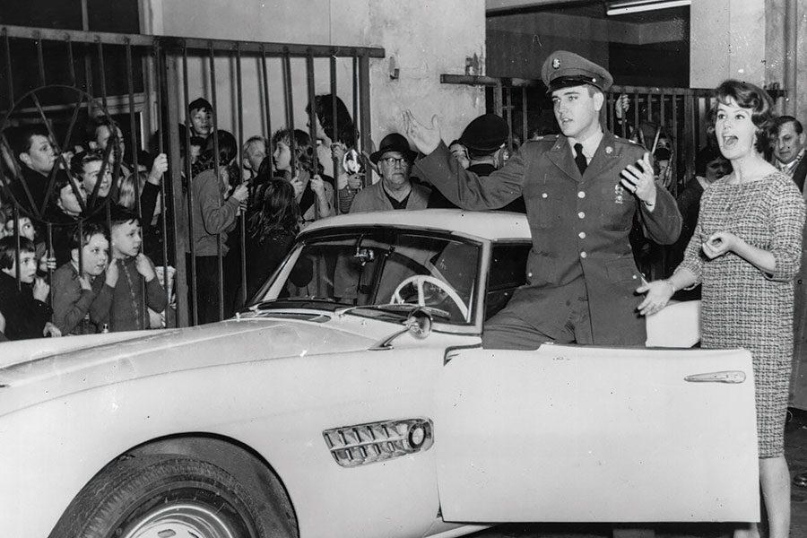 既然可以開車,又何必徒步踏上青雲路呢?前提是你的車牌沒有因為太多次酒駕藥駕而被吊銷掉。