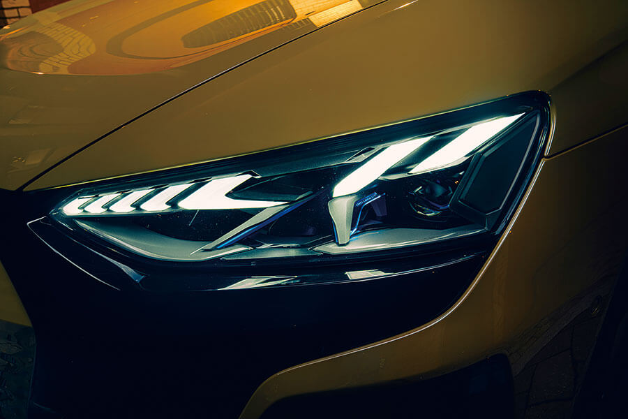 e-tron GT只是換了商標的Taycan,抑或自成一派呢?我一整晚開在路上尋求答案。