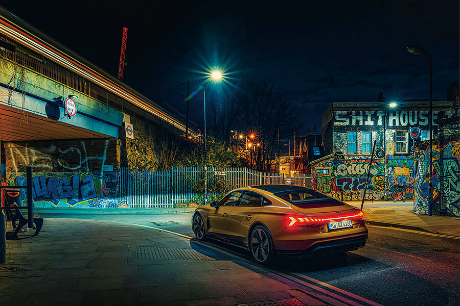 e-tron GT只是換了商標的Taycan,抑或自成一派呢?我一整晚開在路上尋求答案。