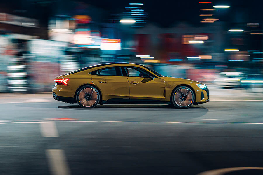 e-tron GT只是換了商標的Taycan,抑或自成一派呢?我一整晚開在路上尋求答案。