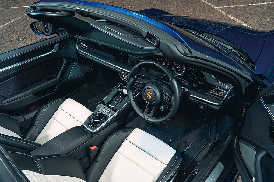 砍掉超跑的車頂會功夫盡失嗎?如今正是曬到全身曬斑查明真相的好時機,沙灘我來也!