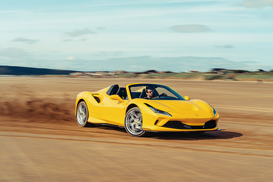 砍掉超跑的車頂會功夫盡失嗎?如今正是曬到全身曬斑查明真相的好時機,沙灘我來也!