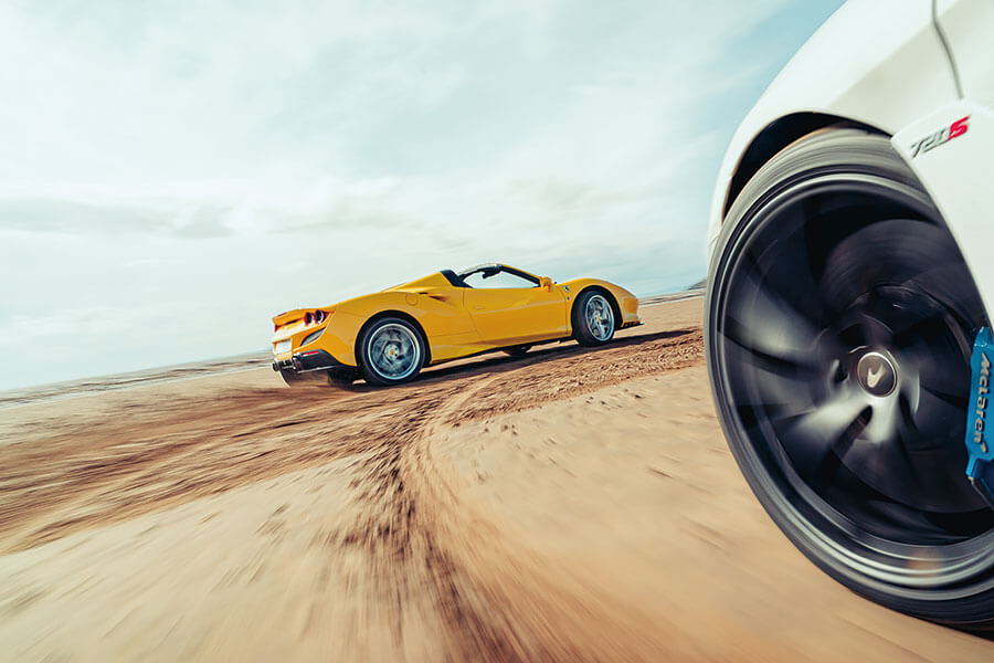 砍掉超跑的車頂會功夫盡失嗎?如今正是曬到全身曬斑查明真相的好時機,沙灘我來也!