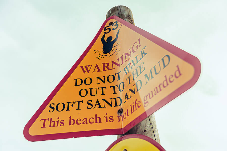 砍掉超跑的車頂會功夫盡失嗎?如今正是曬到全身曬斑查明真相的好時機,沙灘我來也!