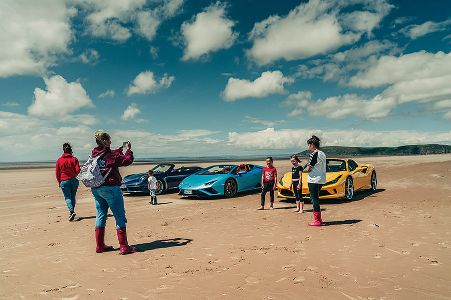 砍掉超跑的車頂會功夫盡失嗎?如今正是曬到全身曬斑查明真相的好時機,沙灘我來也!