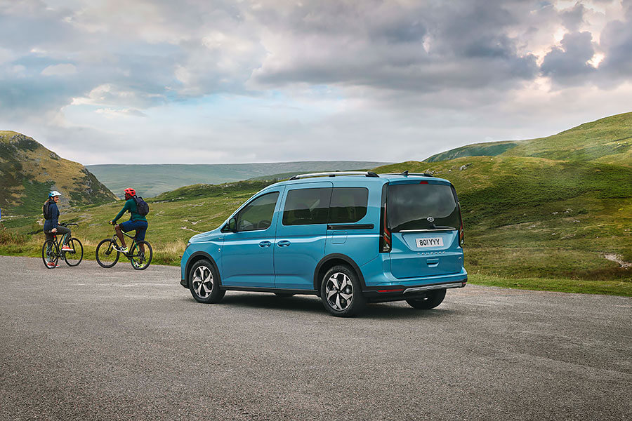 新一代Caddy有點強,打不贏的話該怎麼辦?那就依樣畫葫蘆做一台Ford Tourneo Connect啊!