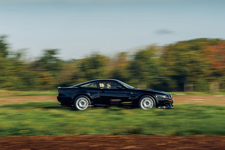 回想1990年代,動力天下第一的乘用車原來是雙機械增壓Aston Martin。