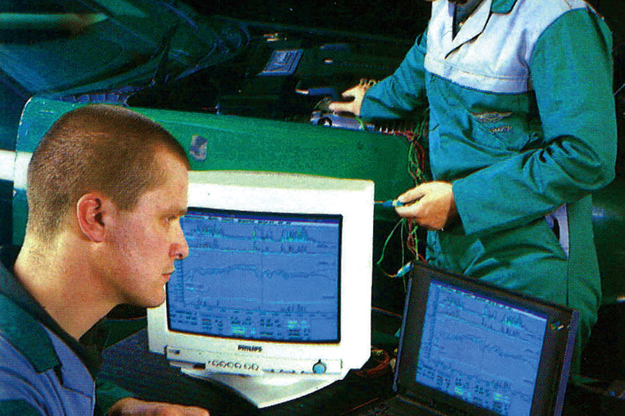 回想1990年代,動力天下第一的乘用車原來是雙機械增壓Aston Martin。