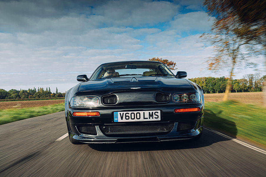 回想1990年代,動力天下第一的乘用車原來是雙機械增壓Aston Martin。