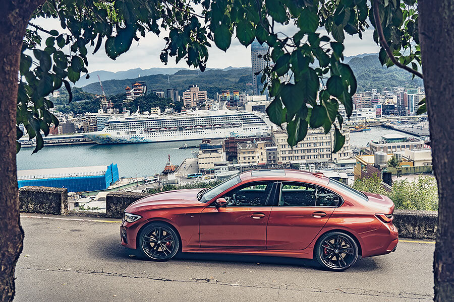 現行3 Series向來是我輩首屈一指的中型車選項,此番大手筆增添新裝,打算盛情款待諸位老朋友、新同學。