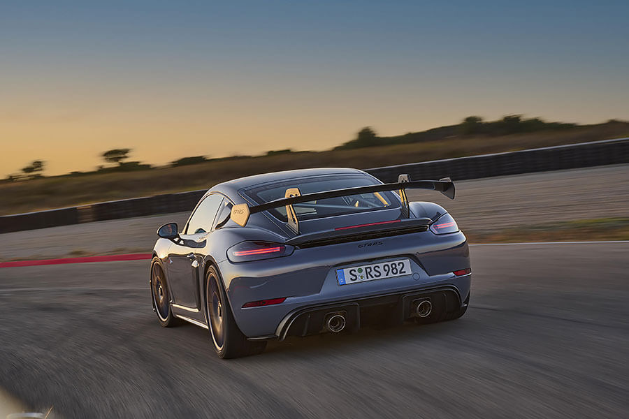 練就一身神功仍不足以威嚇武林?不如試試這招由保時捷新發明的絕世神功718 Cayman GT4 RS吧!