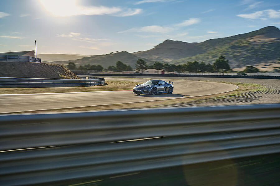 練就一身神功仍不足以威嚇武林?不如試試這招由保時捷新發明的絕世神功718 Cayman GT4 RS吧!