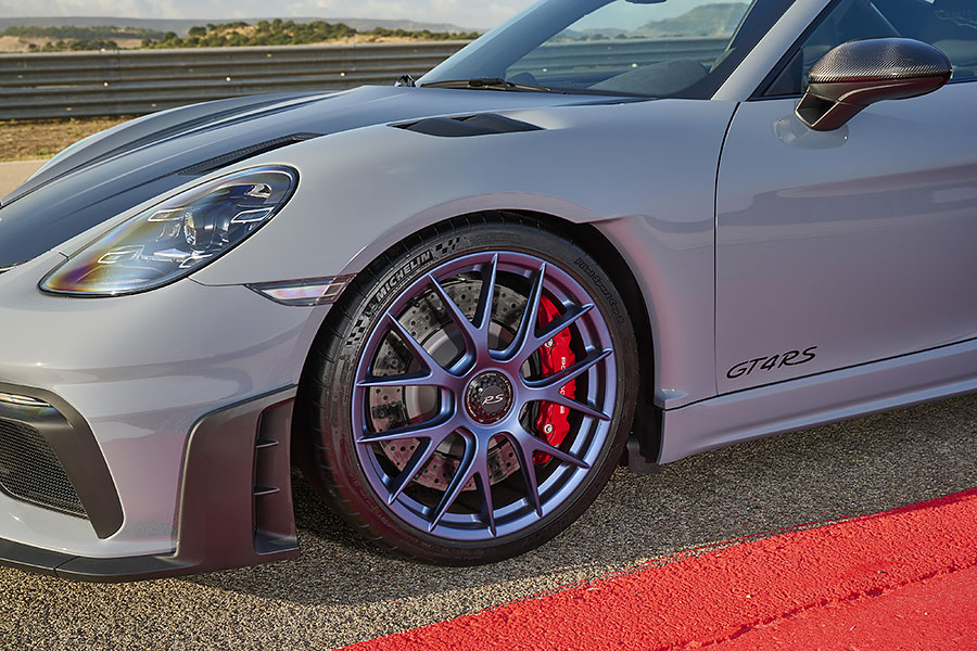 練就一身神功仍不足以威嚇武林?不如試試這招由保時捷新發明的絕世神功718 Cayman GT4 RS吧!